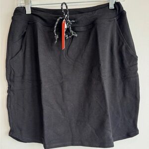 Sundry Black mini skirt size 3 Large NWT. pockets and super soft